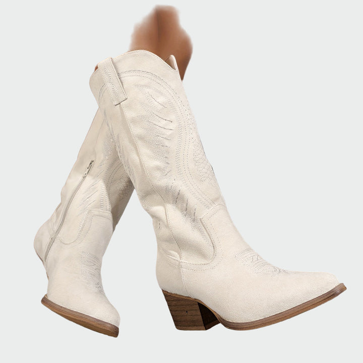 Elena | Botas Bordadas Occidentales en Ante Marrón de Moda