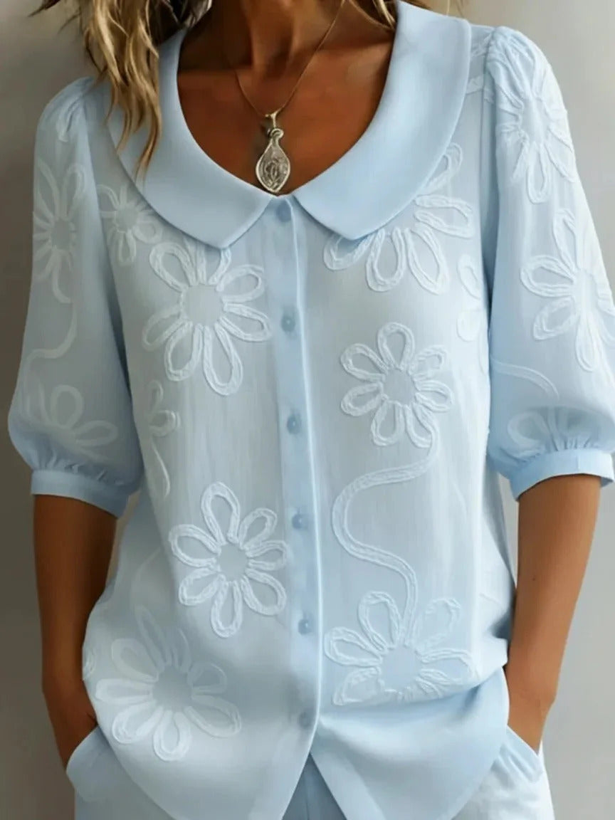 Camille | Camisa con cuello retro, con flores.