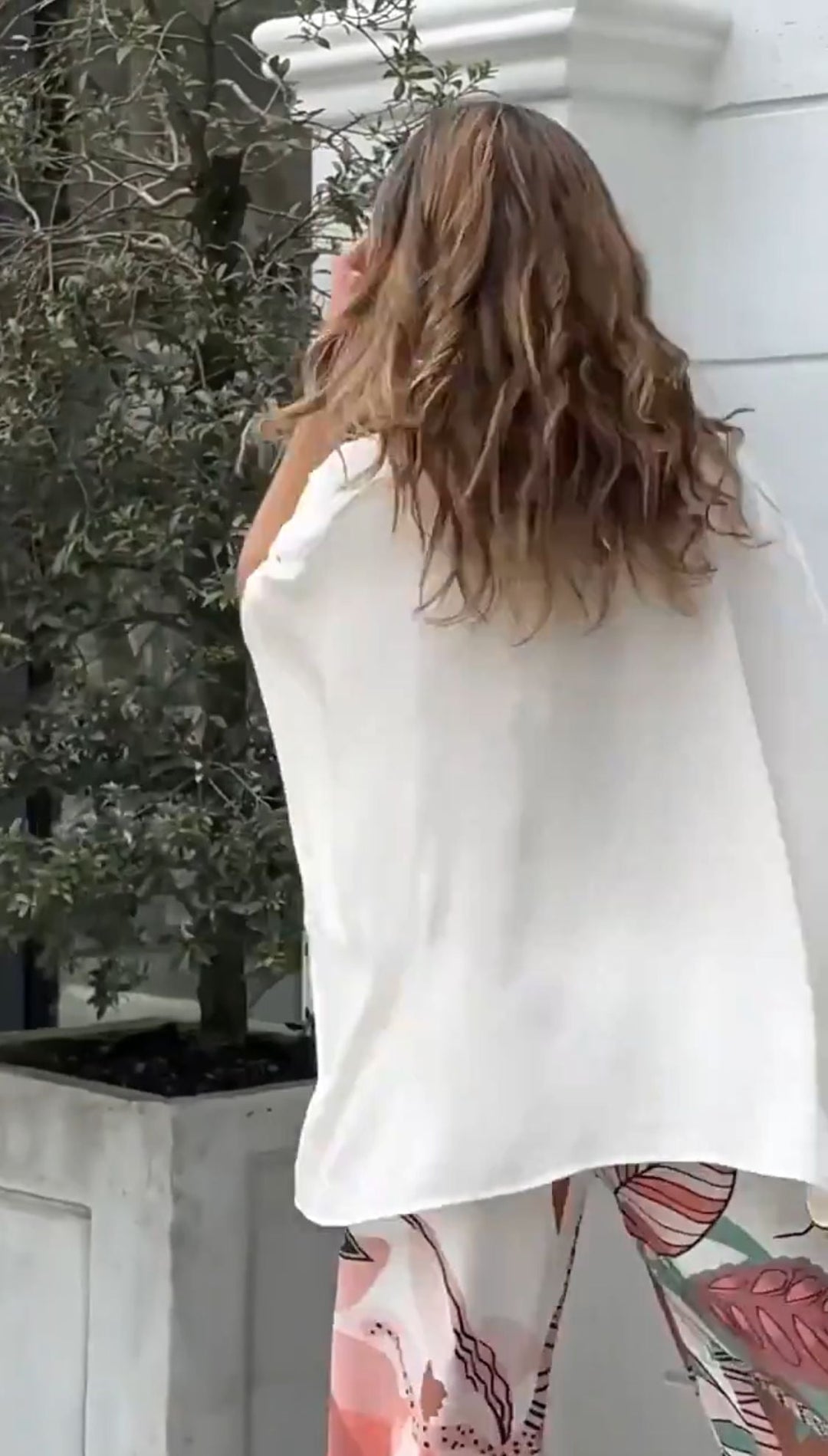 Conjunto Elegancia Tropical - Blusa fluida + pantalón estampado