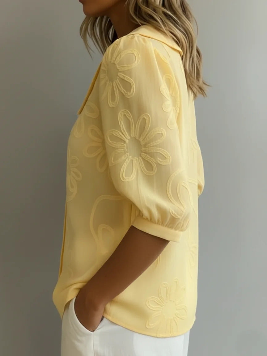 Camille | Camisa con cuello retro, con flores.